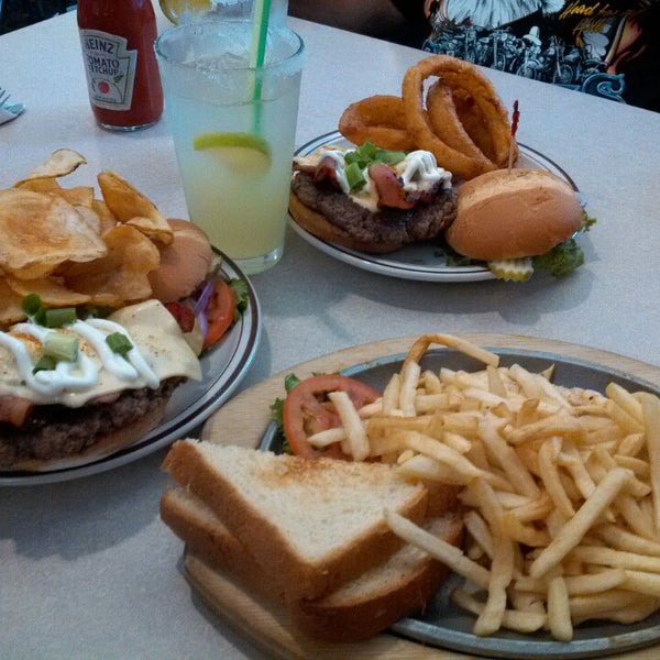 Stadium Sports Grill 818 5th Ave