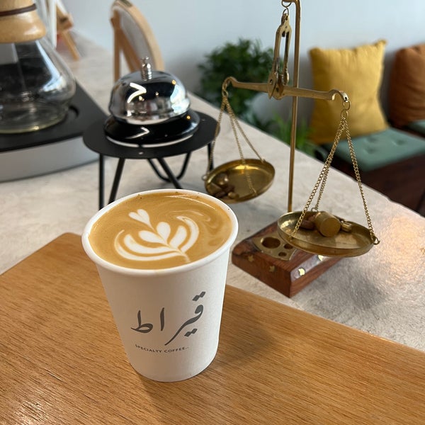 11/5/2022 tarihinde F R.ziyaretçi tarafından Qirat - Specialty Coffee'de çekilen fotoğraf