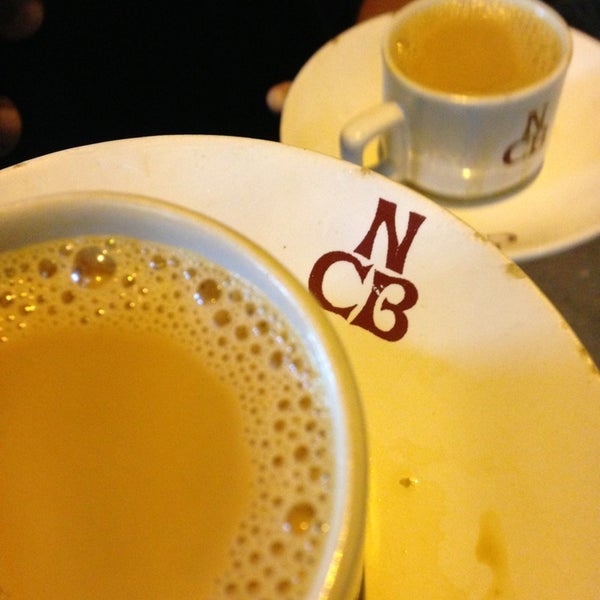 Foto scattata a Cafe Niloufer &amp; Bakers da Sundeep D. il 8/3/2013