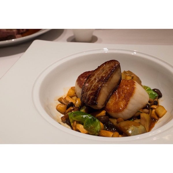 Foto tirada no(a) Tocqueville Restaurant por LordoftheForks em 11/7/2014