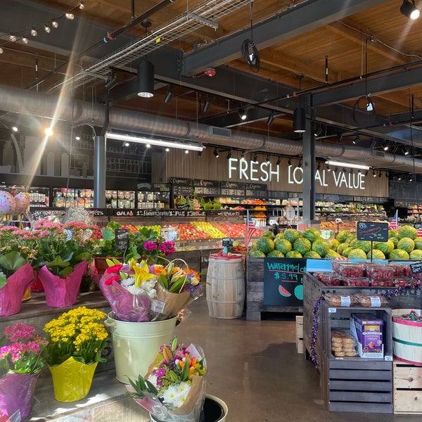 Fresh Thyme Market Grocery Store in St. Louis