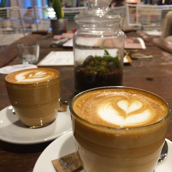 Foto scattata a kapok | cafe kapok da Big Roy il 3/10/2015