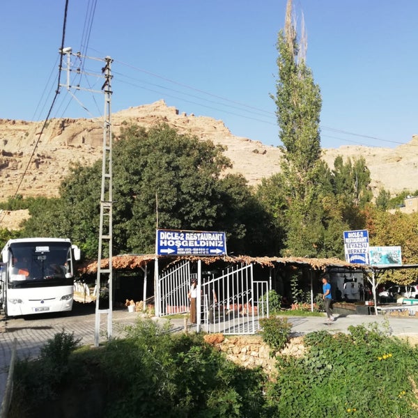 Das Foto wurde bei Beyaz Su Nebi Usta&#39;nın Yeri Dicle Restoran von Nebil A. am 9/30/2019 aufgenommen