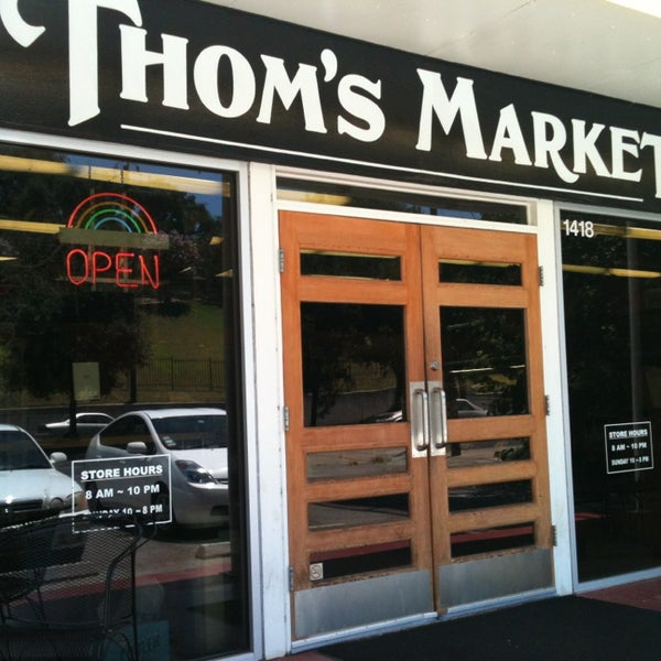 รูปภาพถ่ายที่ Thom&#39;s Market โดย lorena l. เมื่อ 8/3/2013