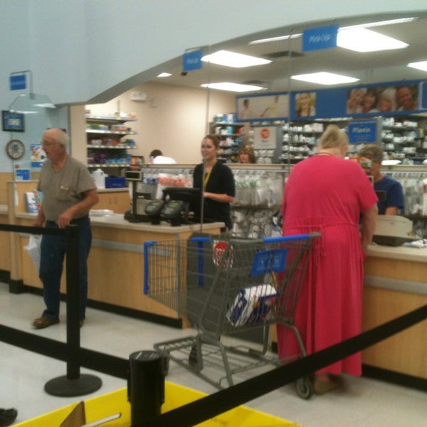 Walmart Supercenter Big Box Store in Gun Barrel City