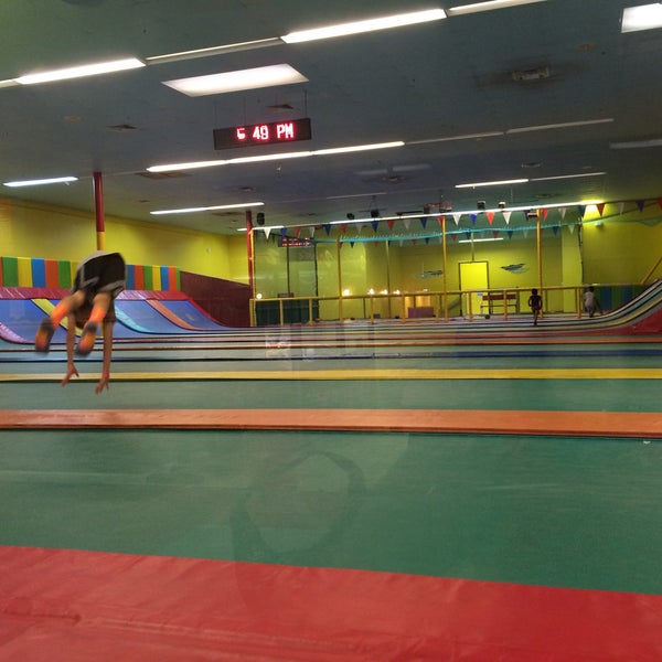 7/1/2015にlorena l.がJumpoline Parkで撮った写真