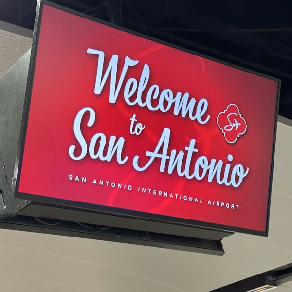 รูปภาพถ่ายที่ San Antonio International Airport (SAT) โดย Hard R. เมื่อ 9/27/2023