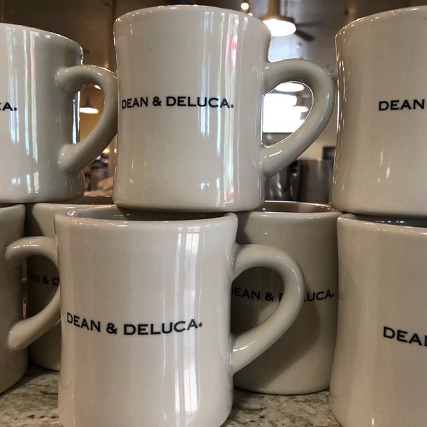 Photo taken at Dean &amp; DeLuca by Hard R. on 6/16/2019