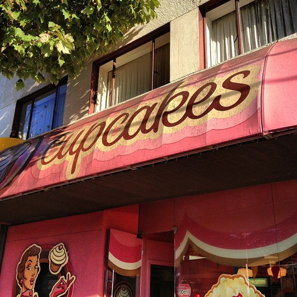 Photo taken at Cupcakes on Denman by Frank on 10/6/2012