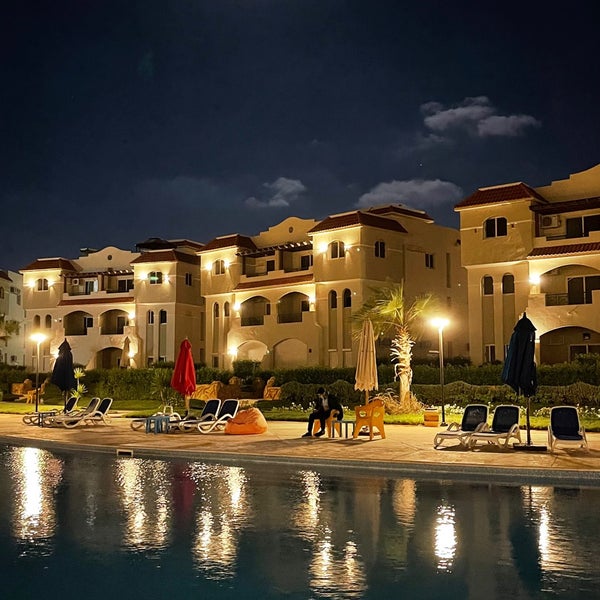 La Vista Bay Resort in Aḑ Ḑab‘ah