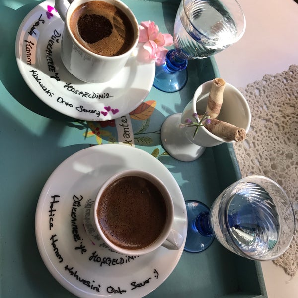 Das Foto wurde bei DukkanTere Work &amp; Shop &amp; Coffee von Hatice İmir am 3/4/2017 aufgenommen