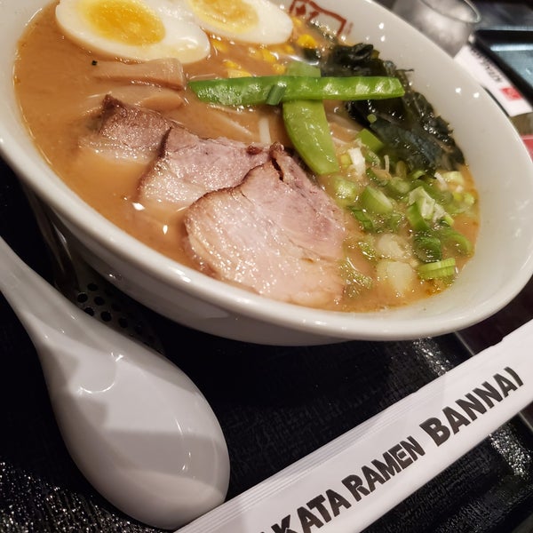 Foto tirada no(a) Kitakata Ramen Ban Nai por Mai P. em 9/25/2019