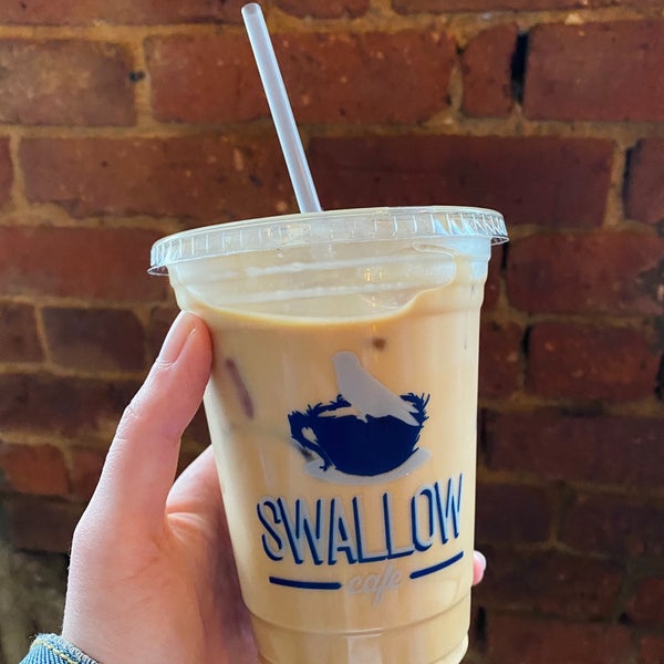 Foto tirada no(a) Swallow Café por kat em 3/2/2021