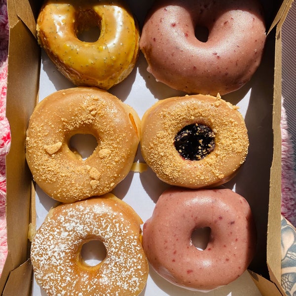 Foto tomada en Dun-Well Doughnuts  por kat el 3/16/2020
