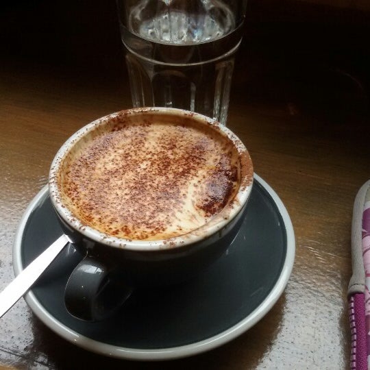 4/22/2014 tarihinde Kelly D.ziyaretçi tarafından 2Pocket Fairtrade Espresso Bar and Store'de çekilen fotoğraf