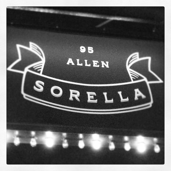 รูปภาพถ่ายที่ Sorella โดย Lorelei (Lo-rah-lay) S. เมื่อ 10/19/2012
