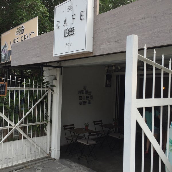 Foto tirada no(a) Cafe 1988 por Voon W. em 10/25/2015