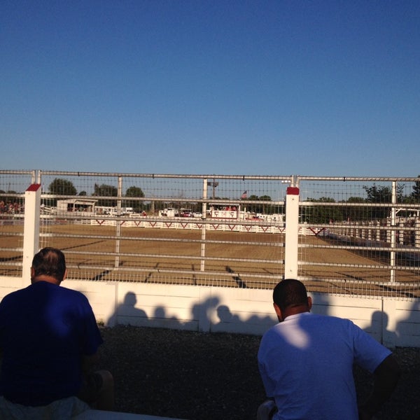 7/5/2014 tarihinde Sharleen G.ziyaretçi tarafından Cowtown Rodeo'de çekilen fotoğraf
