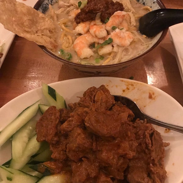 Das Foto wurde bei Wok Wok Southeast Asian Kitchen von Josalie Q. am 9/30/2019 aufgenommen