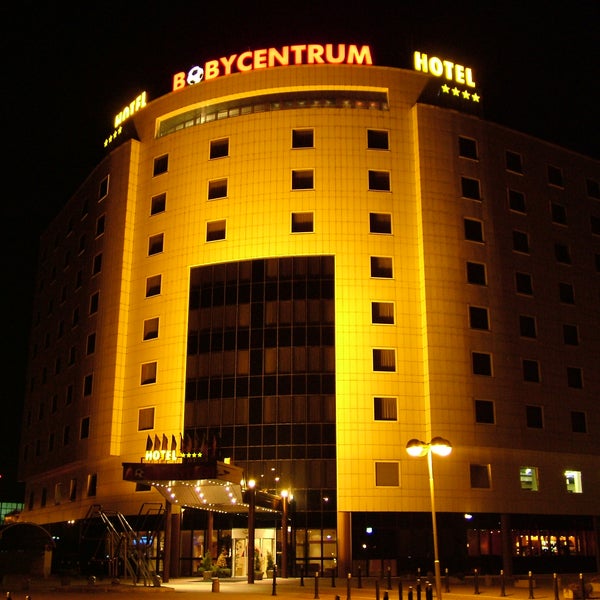 Awsome hotel by night:)