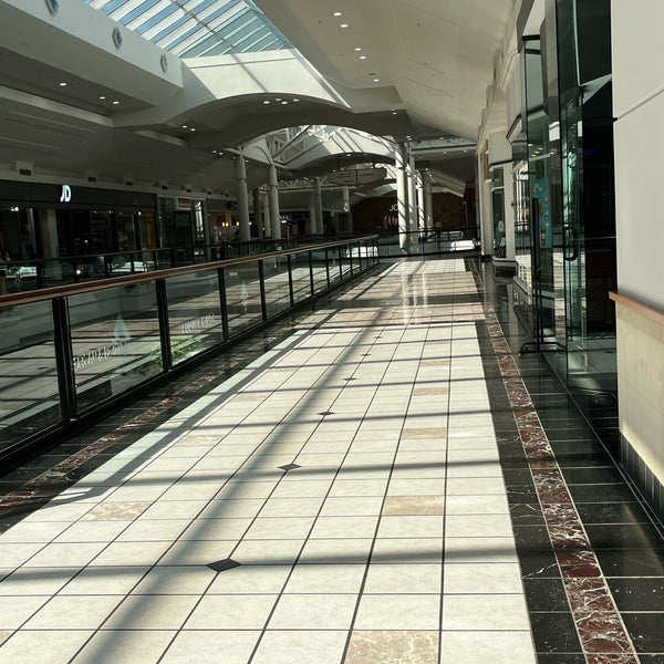8/29/2023 tarihinde Tony S.ziyaretçi tarafından The Mall at Fairfield Commons'de çekilen fotoğraf