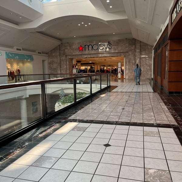9/19/2023 tarihinde Tony S.ziyaretçi tarafından The Mall at Fairfield Commons'de çekilen fotoğraf