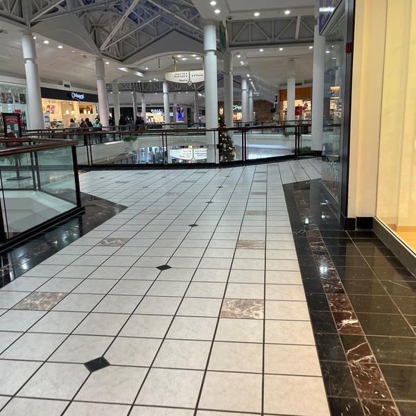 12/6/2023 tarihinde Tony S.ziyaretçi tarafından The Mall at Fairfield Commons'de çekilen fotoğraf