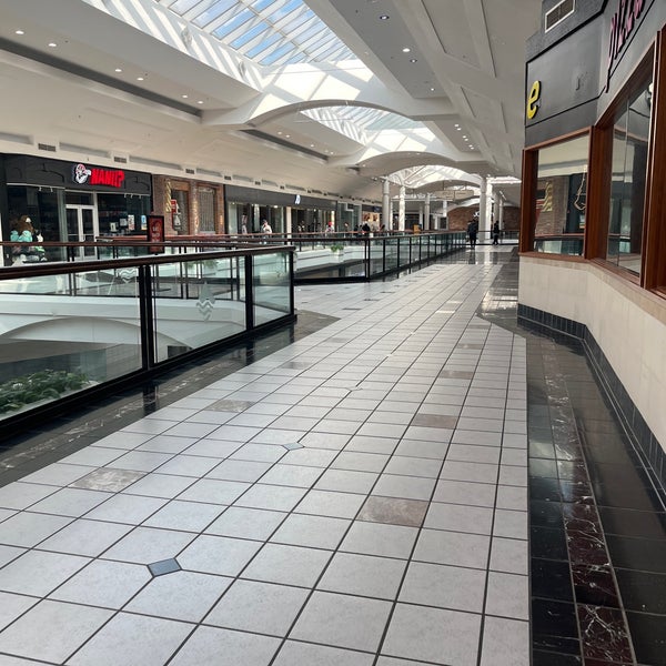 3/23/2024 tarihinde Tony S.ziyaretçi tarafından The Mall at Fairfield Commons'de çekilen fotoğraf