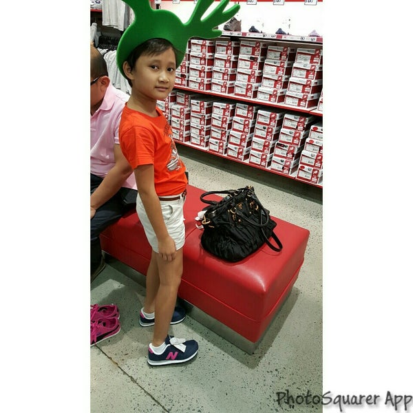 new balance store harbour town