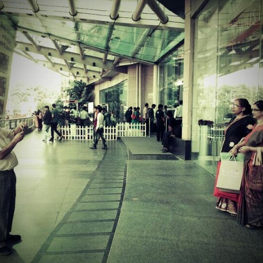 9/30/2012 tarihinde Shino Z.ziyaretçi tarafından South City Mall'de çekilen fotoğraf