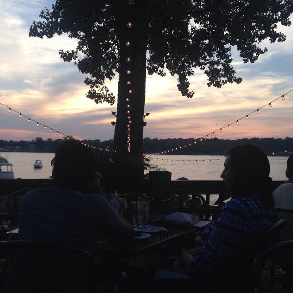 Photo taken at Captains Quarters Riverside Grille by Michael R. on 5/25/2015