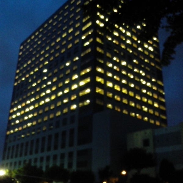 second avenue corner 30th street crescent park west bonifacio global city 1635 taguig, philippines