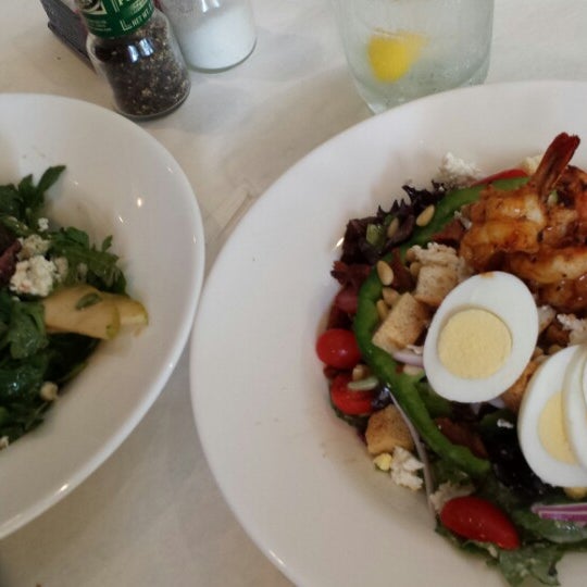 Circles Bistro Carrollwood Village 5 tips from 122 visitors
