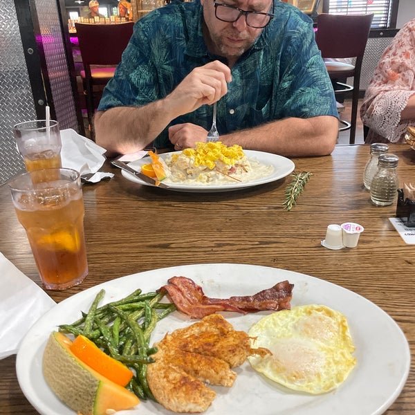 Photo taken at Hash House a Go Go by Thomas K. on 3/1/2022