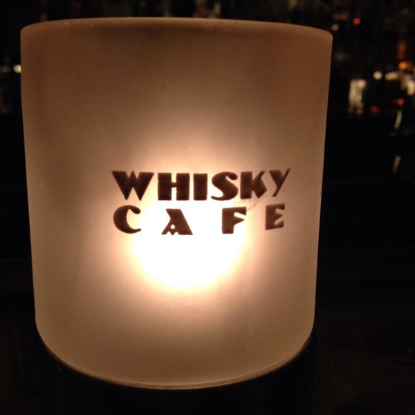 Photo prise au Whisky Café par Jay T. le7/20/2014
