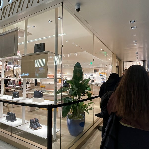 Louis Vuitton Shopping Experience Pops Up in Somerset Collection