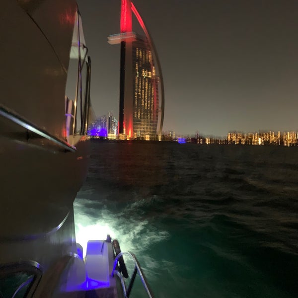 Снимок сделан в Amwaj Al Bahar Boats and Yachts Chartering пользователем Yosh💎 9/25/2021