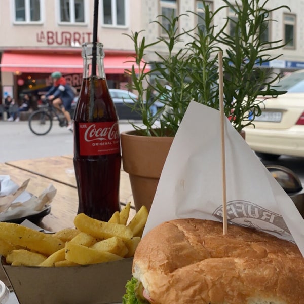 9/21/2021 tarihinde 93💎ziyaretçi tarafından Ruff&#39;s Burger Marienplatz'de çekilen fotoğraf