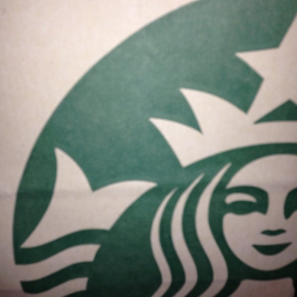 รูปภาพถ่ายที่ Starbucks โดย daisy C. เมื่อ 5/3/2013