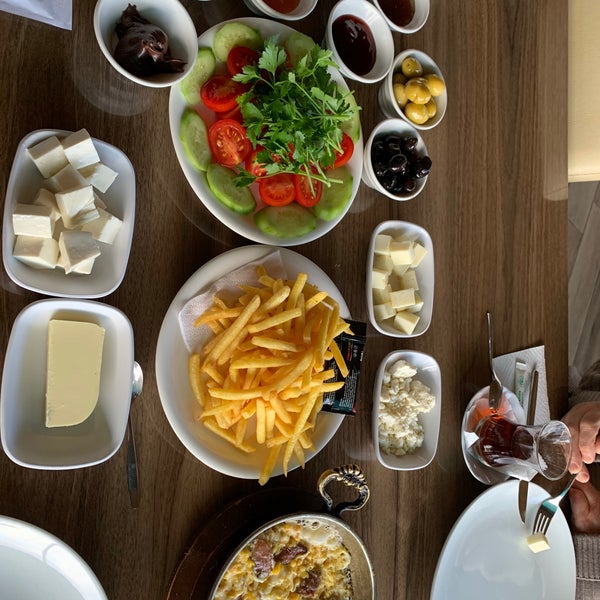 Das Foto wurde bei Bucak Oğuzhan Kent Ormanı Restoranı von M Ş. am 12/4/2019 aufgenommen
