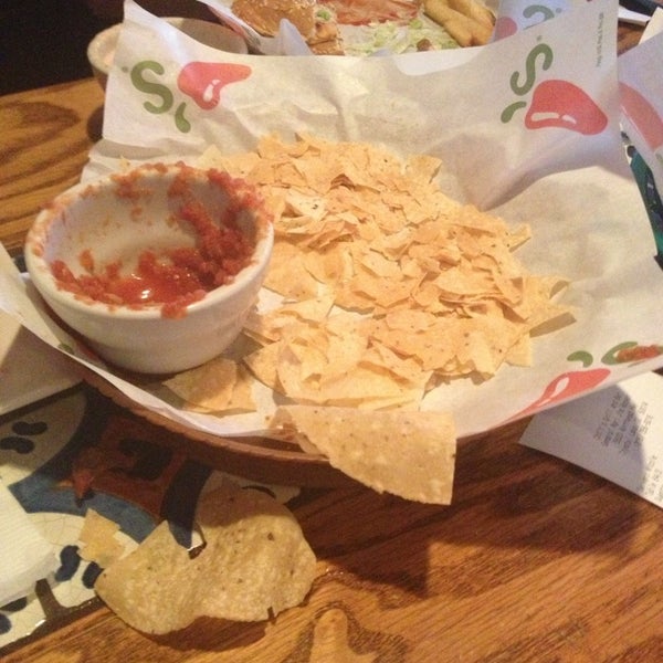 Photo taken at Chili&#39;s Grill &amp; Bar by alexandra w. on 5/17/2013