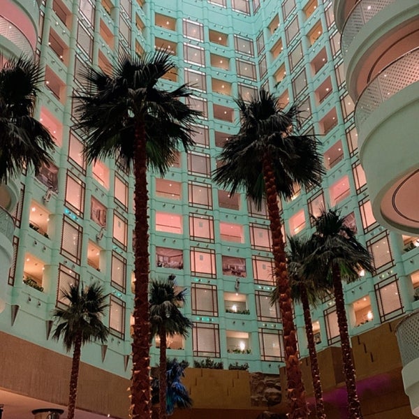 Photo taken at Jeddah Hilton by Dr.M. Z. on 5/1/2024