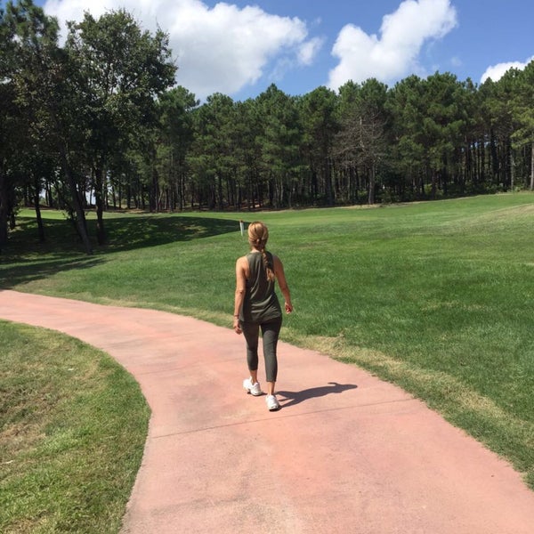 Das Foto wurde bei Kemer Golf &amp; Country Club Golf Range von Mira am 8/28/2016 aufgenommen