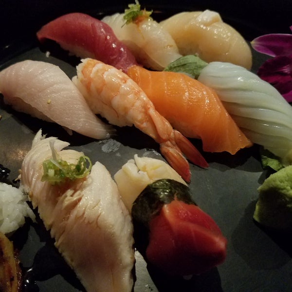 รูปภาพถ่ายที่ Banbu Sushi Bar &amp; Grill โดย Joe เมื่อ 7/13/2019