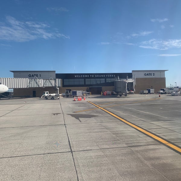 รูปภาพถ่ายที่ Grand Forks International Airport (GFK) โดย Natasha เมื่อ 10/24/2019