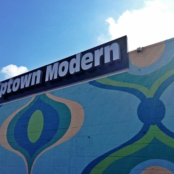 Foto scattata a Uptown Modern da Robert R. il 3/16/2013
