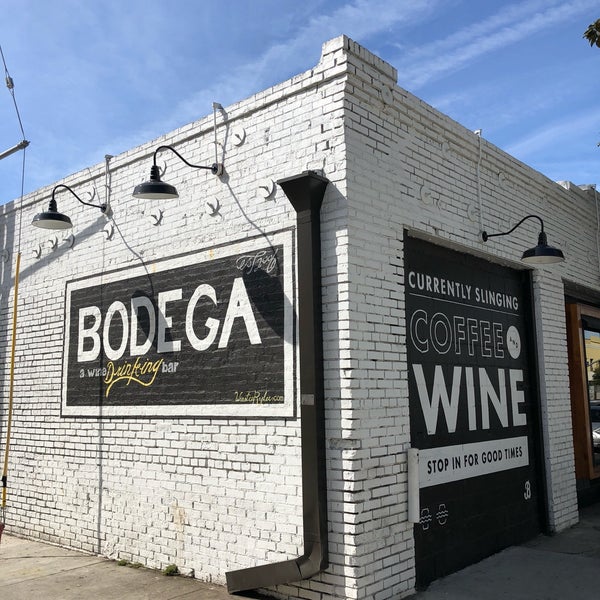 รูปภาพถ่ายที่ Bodega Wine Bar โดย Robert R. เมื่อ 5/5/2018