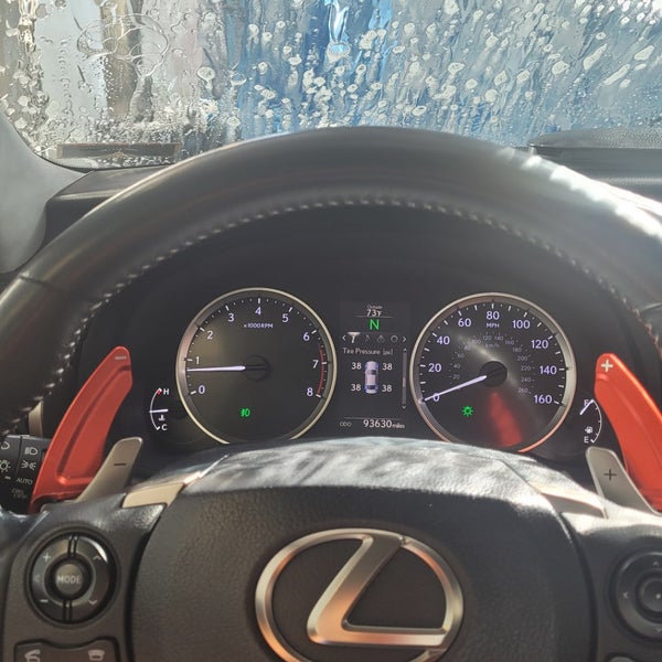 Genie Car Wash Carmel Mountain San Diego'da Araba Yıkama ve Detay