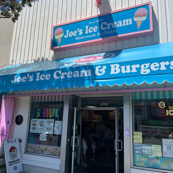 Photo taken at Joe&#39;s Ice Cream by William Y. on 8/6/2023