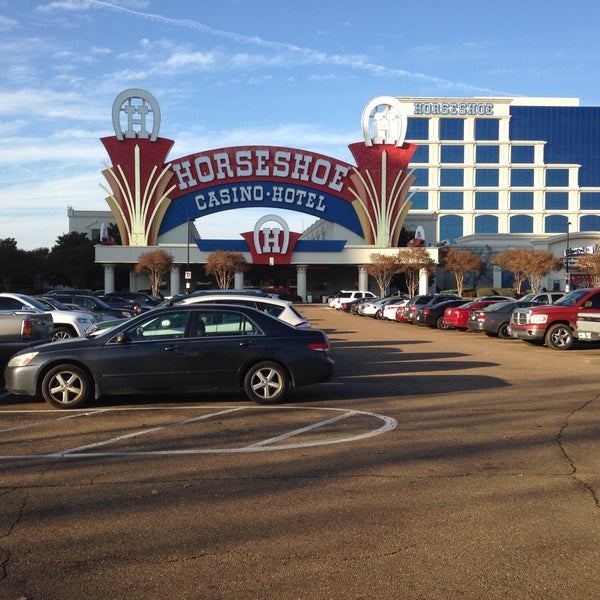 Foto diambil di Horseshoe Casino and Hotel oleh NY Mets Katie ❤️⚾️✈️ pada 12/14/2014